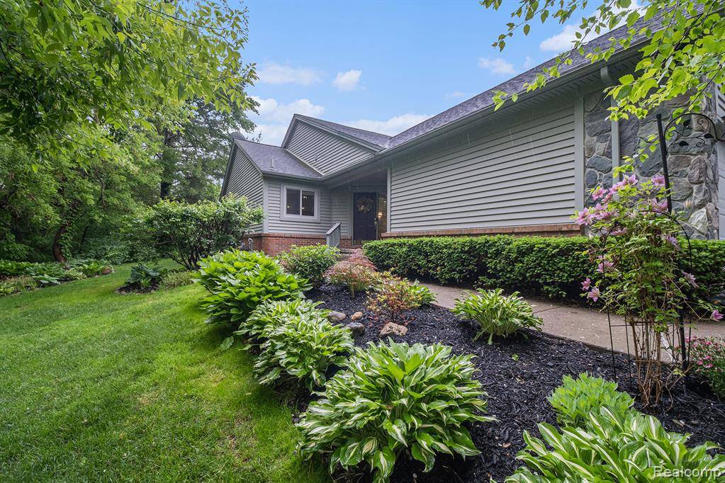Clarkston, MI 48348,8838 Cedar Lane