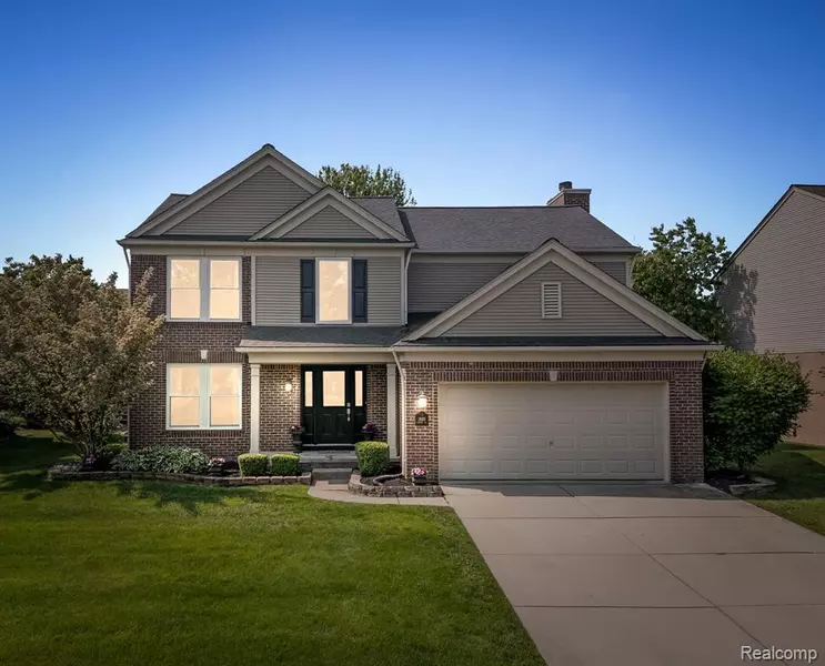 2880 Yosemite Drive, Lake Orion, MI