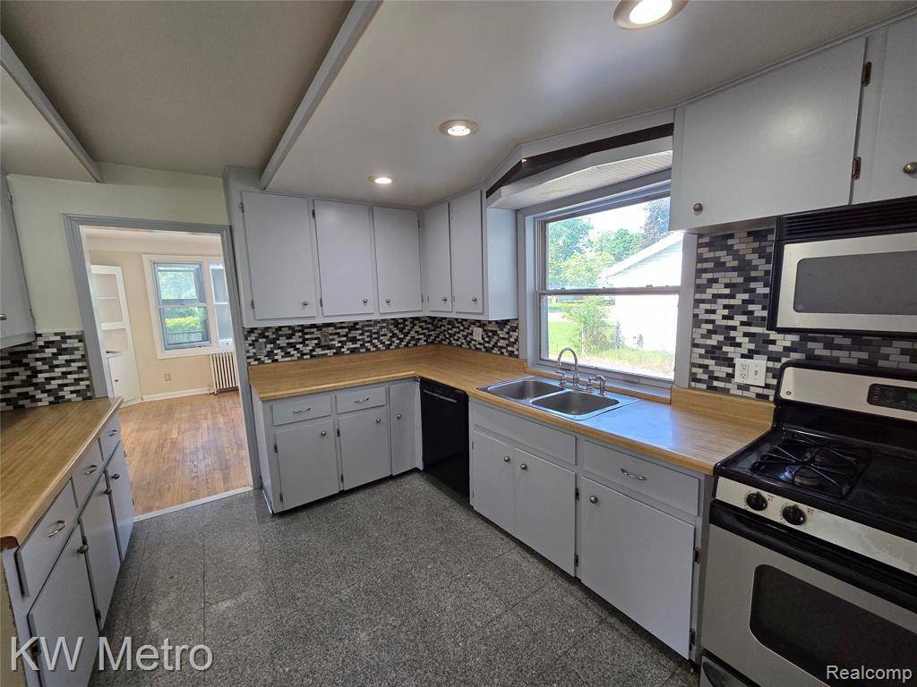 Southfield, MI 48075,19620 Jeanette Street