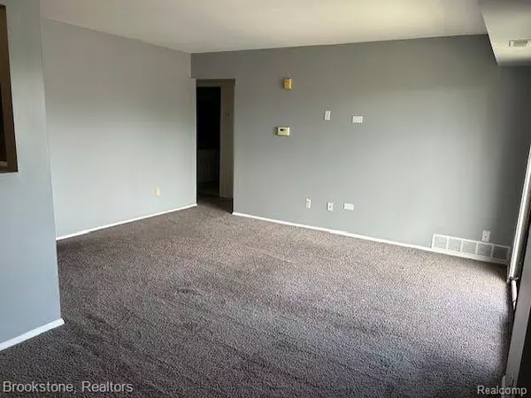Farmington Hills, MI 48334,32005 W 12 MILE Road