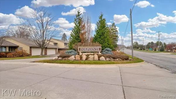 West Bloomfield, MI 48323,4013 Foxpointe Drive