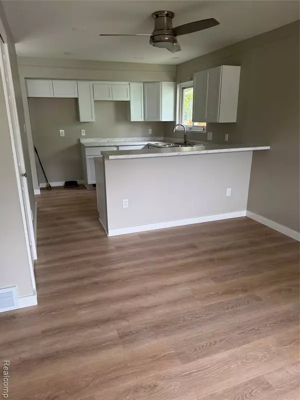 Royal Oak, MI 48073,4227 Crooks Road