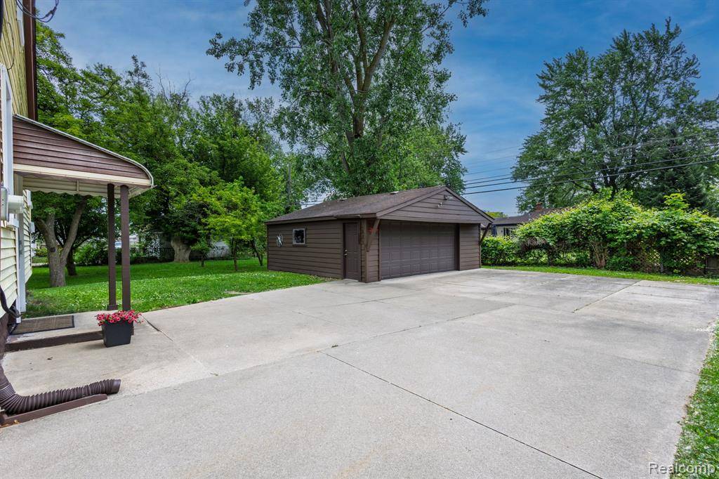 Clinton Twp, MI 48035,20470 Colman S Street
