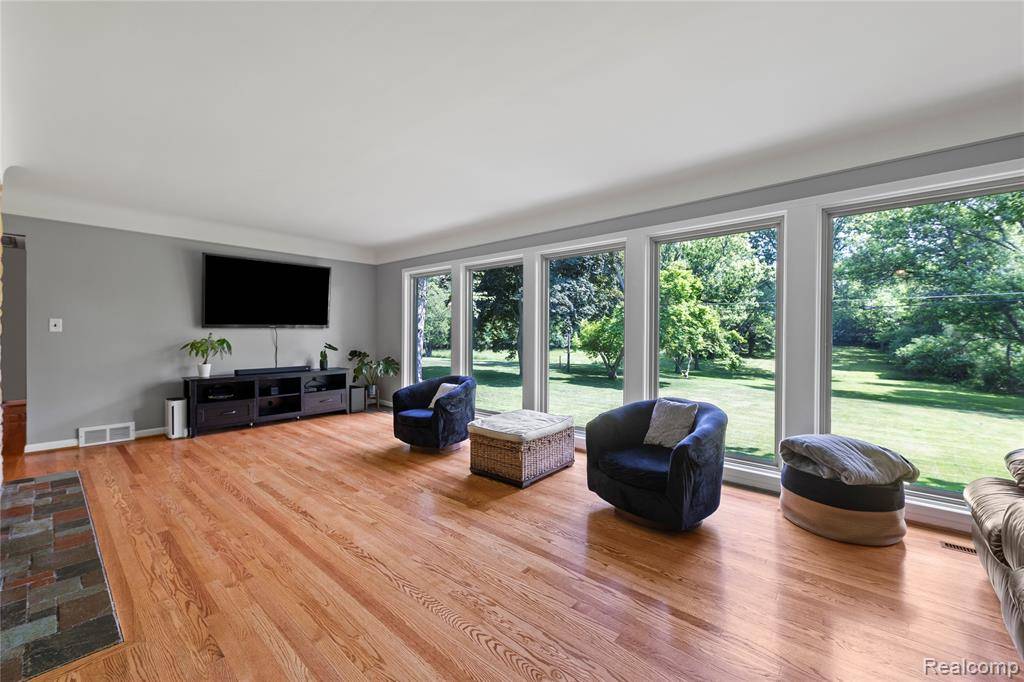 Farmington Hills, MI 48336,31560 Rocky Crest