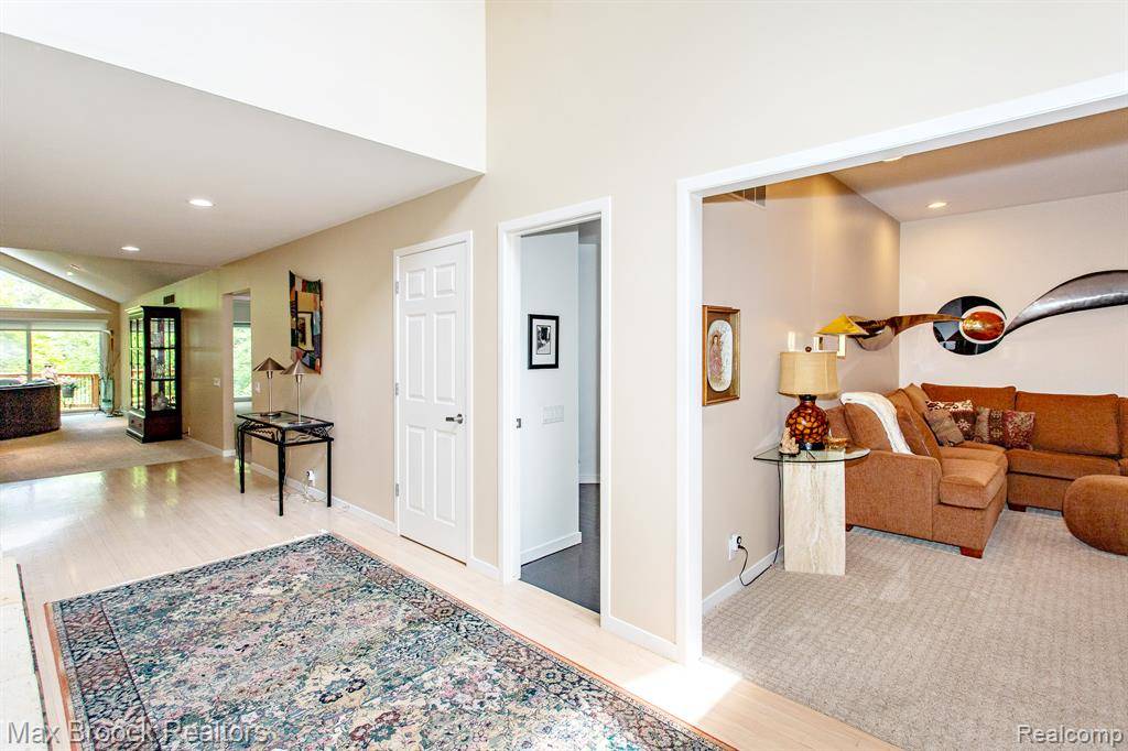 West Bloomfield, MI,6524 Pleasant Lake Court