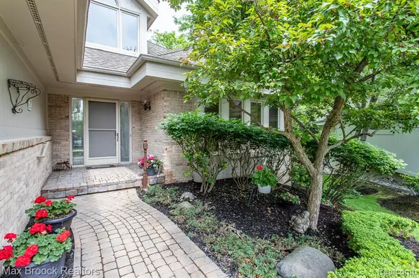 West Bloomfield, MI,6524 Pleasant Lake Court