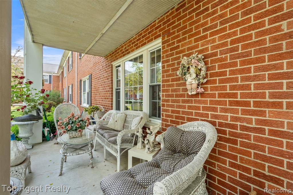 Farmington Hills, MI 48334,27557 W Echo Valley