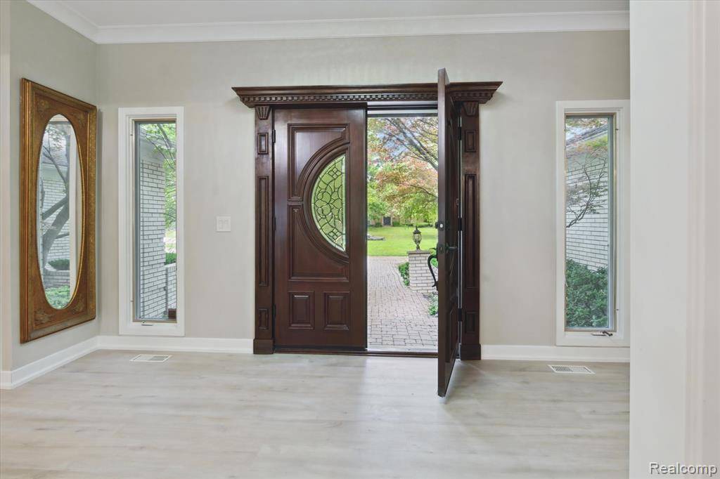 Bloomfield Hills, MI 48304,2844 Severn Lane