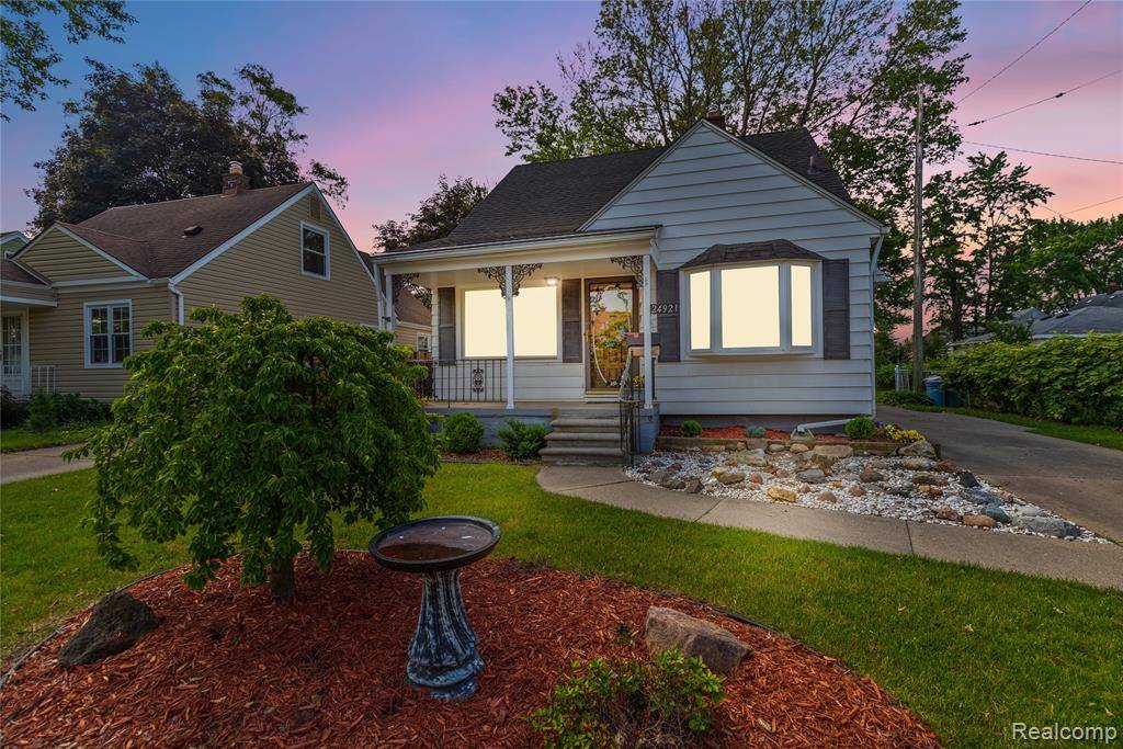 24921 Notre Dame Street, Dearborn, MI 48124