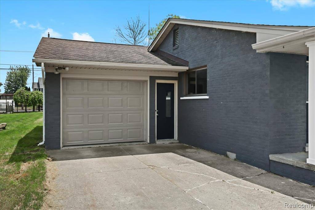 Chesterfield, MI 48047,48306 Jefferson Avenue