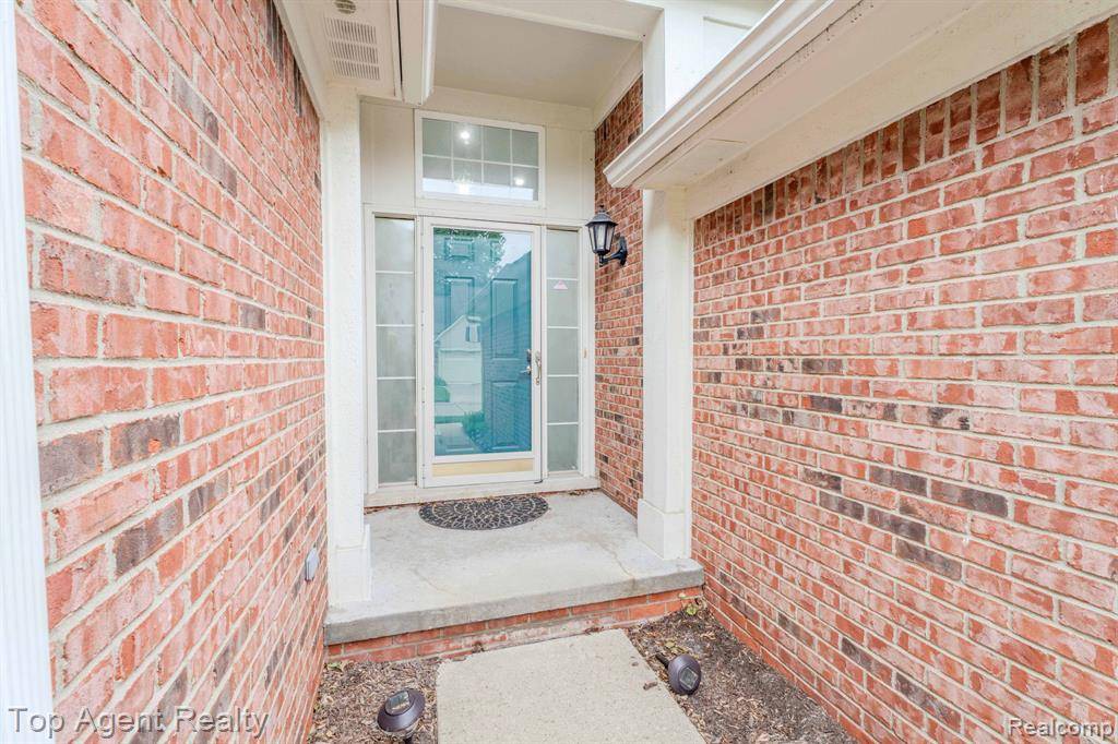 Sterling Heights, MI 48314,5669 Woodview Drive