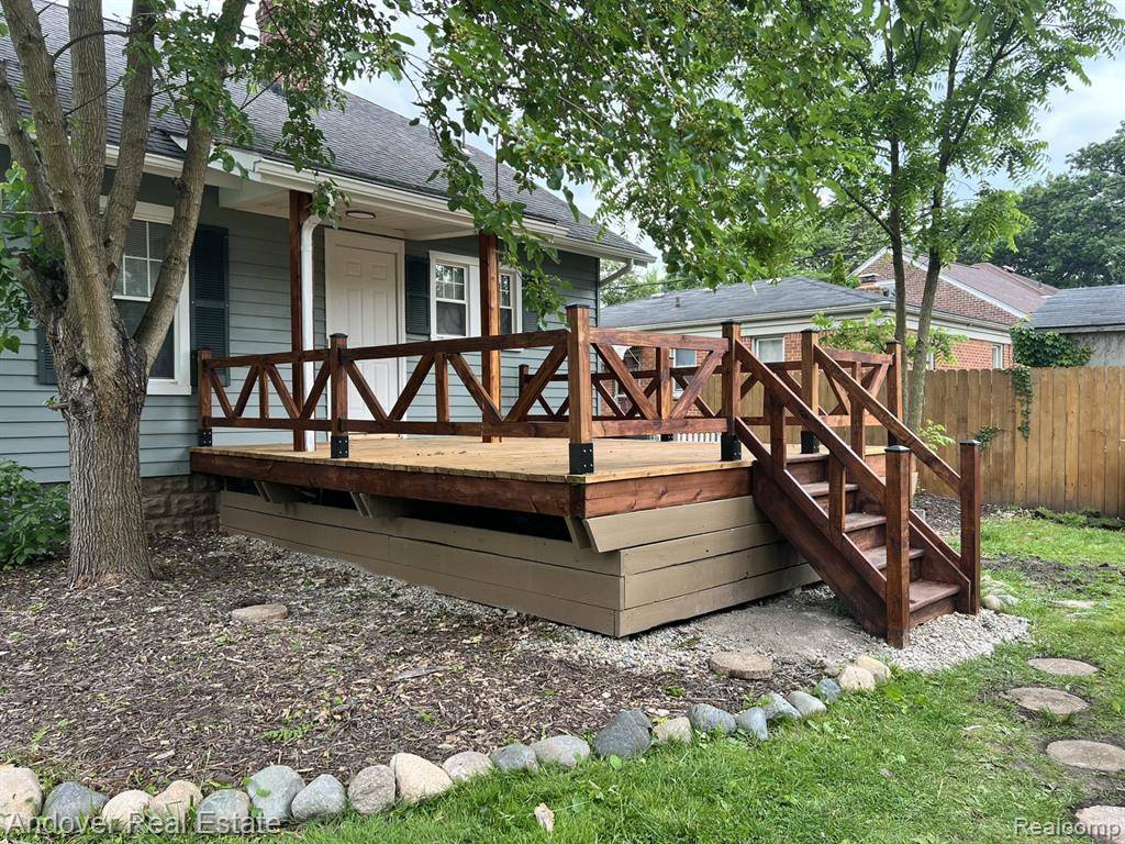 Royal Oak, MI 48067,1402 Catalpa Drive