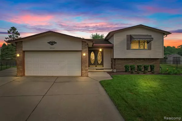 39502 Salvatore Drive, Sterling Heights, MI 48313