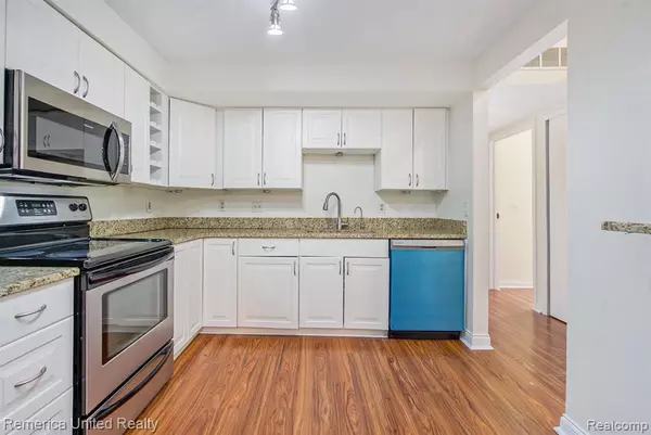 South Lyon, MI 48178,61109 Greenwood Drive
