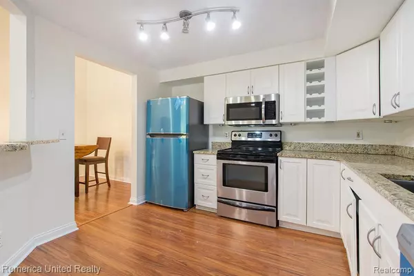 South Lyon, MI 48178,61109 Greenwood Drive