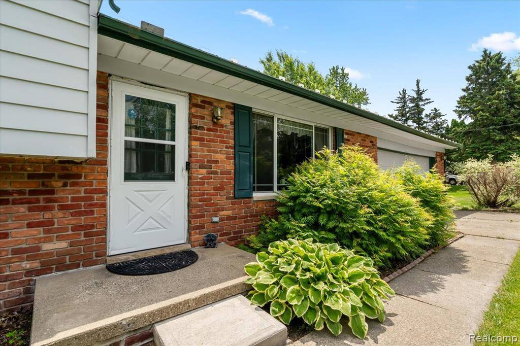 Brighton, MI 48114,10442 Lafollette Drive