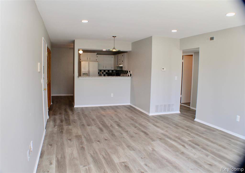 Auburn Hills, MI 48326,832 BLOOMFIELD VILLAGE BLVD APT F