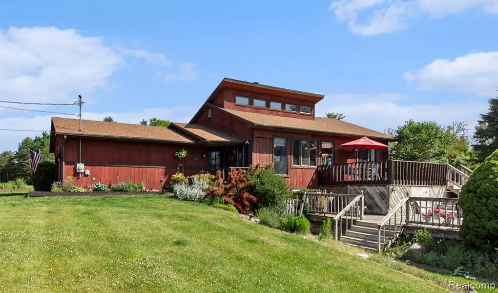 10267 Wake Robin Drive, Grand Blanc, MI 48439