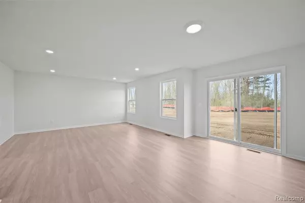 Grand Blanc, MI 48439,4303 Oak Street