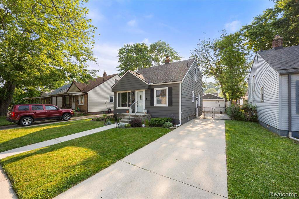 Saint Clair Shores, MI 48081,27728 Larchmont Street