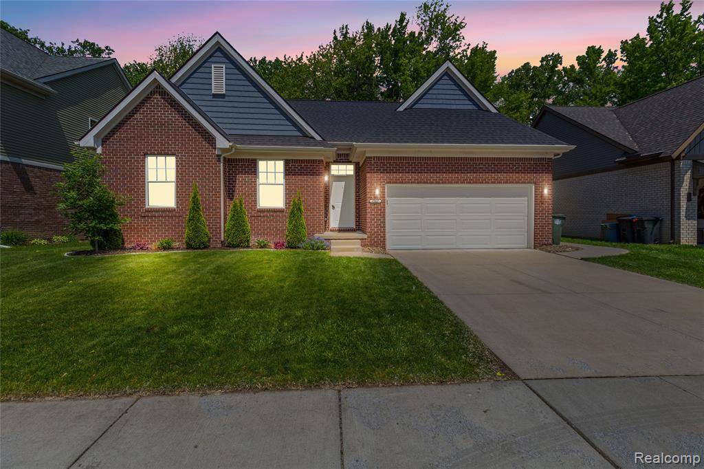 47467 Bayside W Circle, Chesterfield, MI 48047