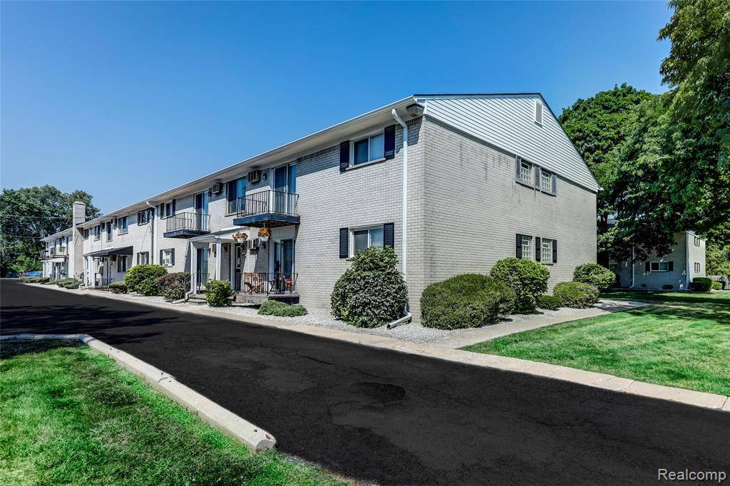 5670 Pardee Avenue, Dearborn Heights, MI 48125