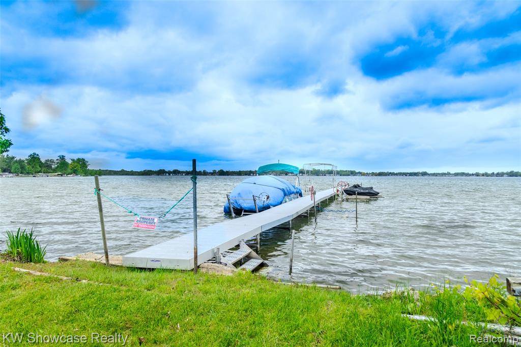 Novi, MI,1815 E Lake Drive