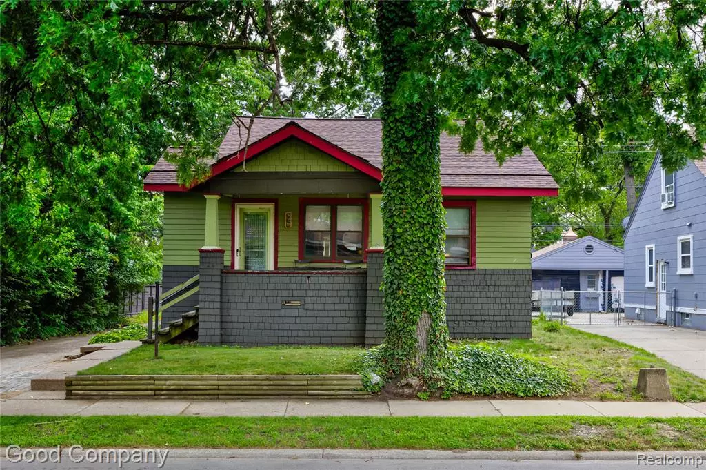 Ferndale, MI 48220,925 W Hazelhurst Street