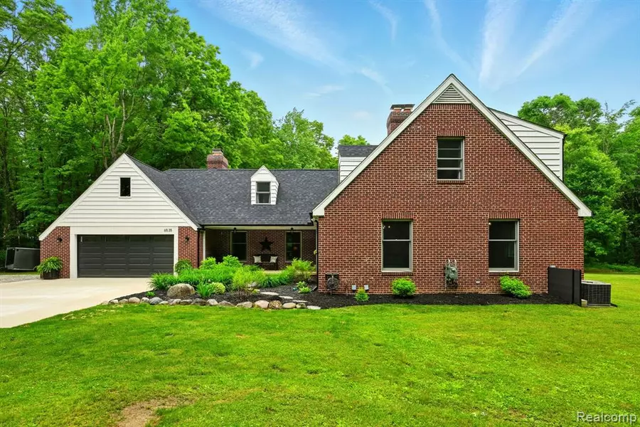 6535 Cedar Lake Road, Pinckney, MI 48169