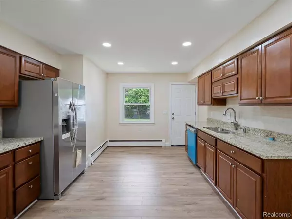 Oak Park, MI 48237,24034 MEADOWLARK Street