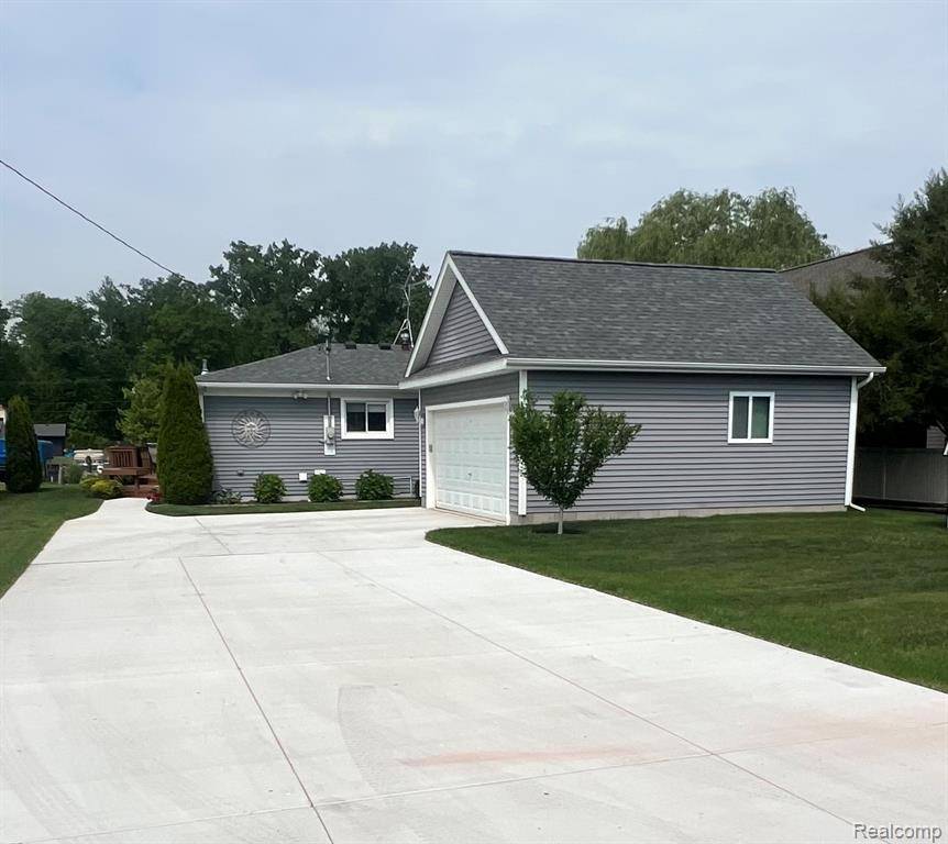 Pinckney, MI 48169,11124 COLONY Road