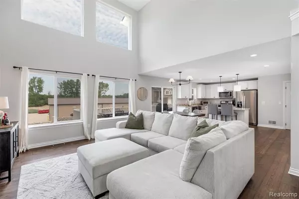 Auburn Hills, MI 48326,3923 Maple Lane