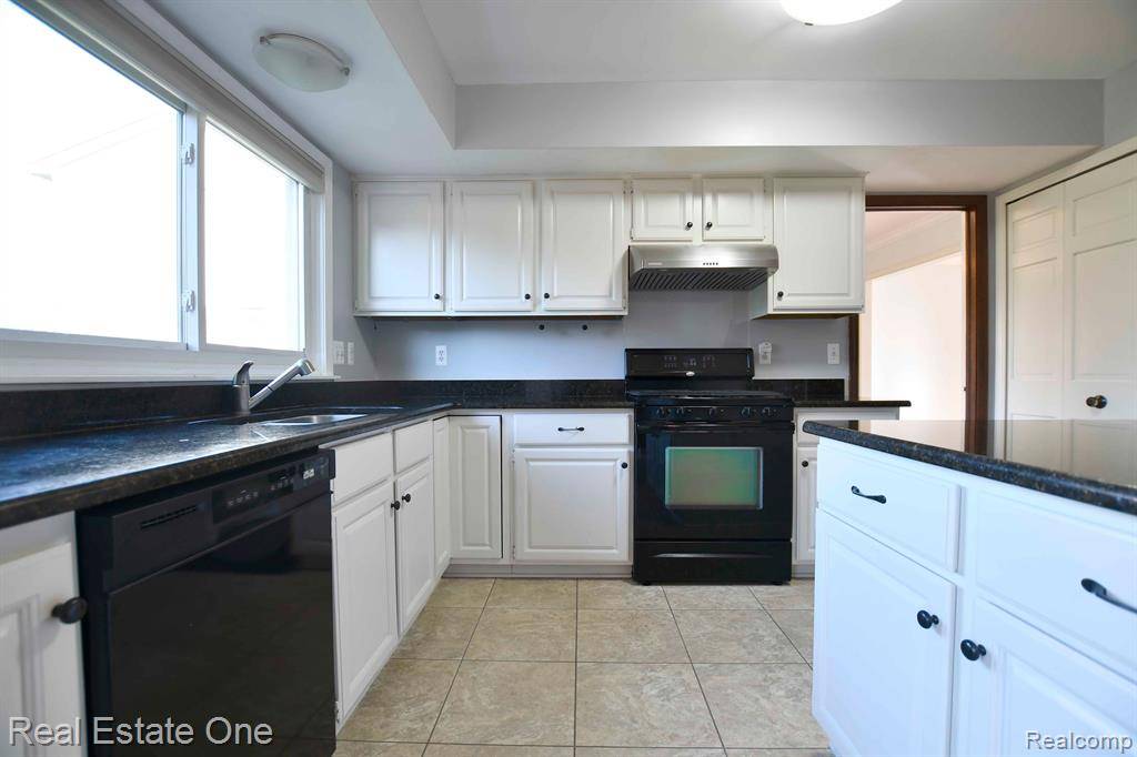 Rochester Hills, MI 48307,685 ESSEX Drive