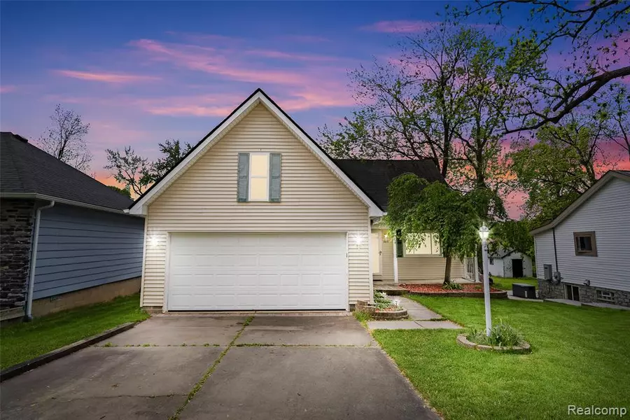 3819 HAZELETT Drive, Waterford, MI 48328