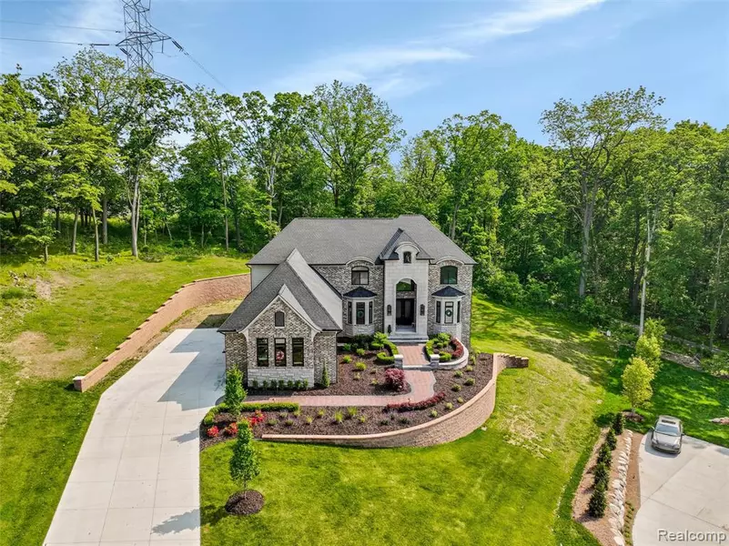 2584 Heights View Court, Rochester, MI 48306