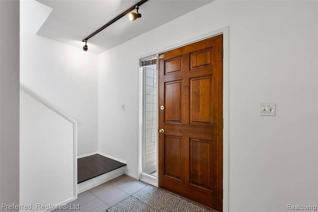 Ann Arbor, MI 48105,3131 Lakehaven Drive