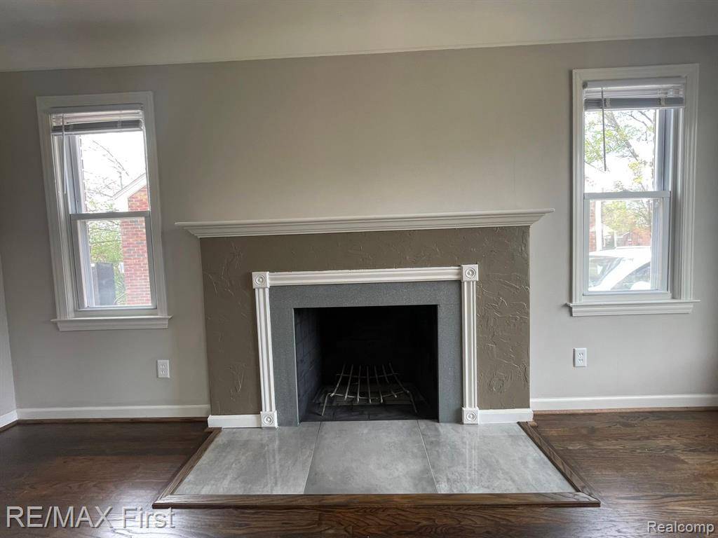 Harper Woods, MI 48225,21128 KENMORE Avenue