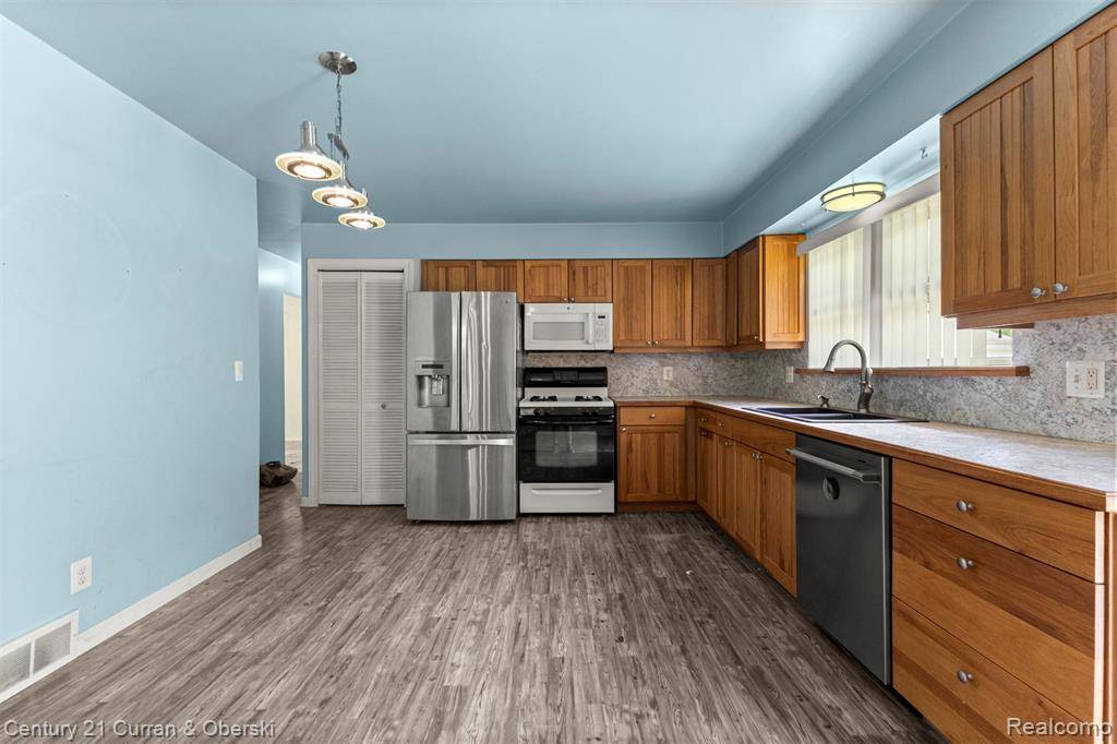 Redford, MI 48240,18329 Poinciana