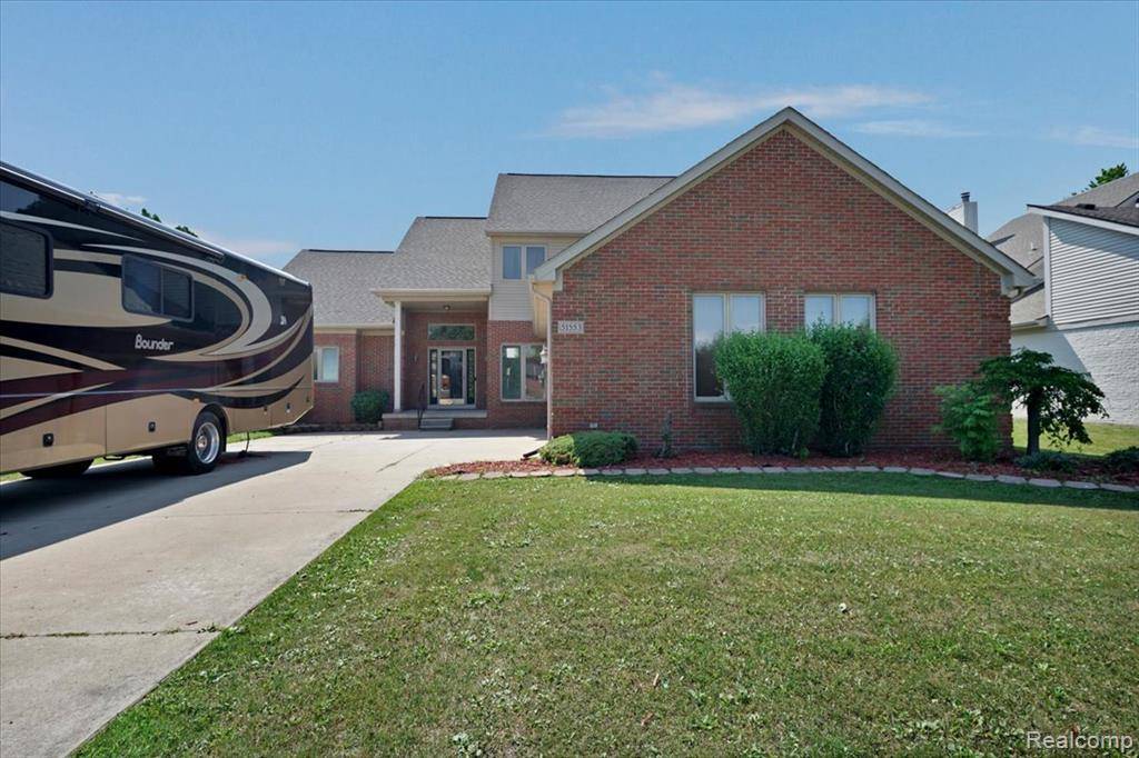 51553 N Baker Road, Chesterfield, MI 48047