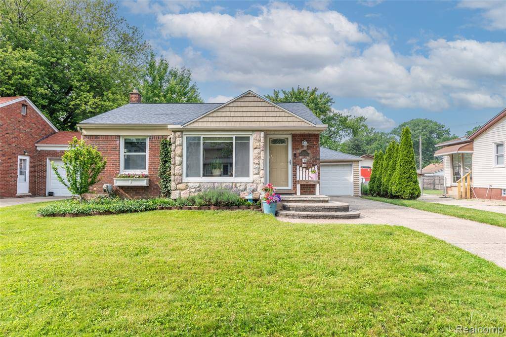 21825 Pleasant Street, Saint Clair Shores, MI 48080
