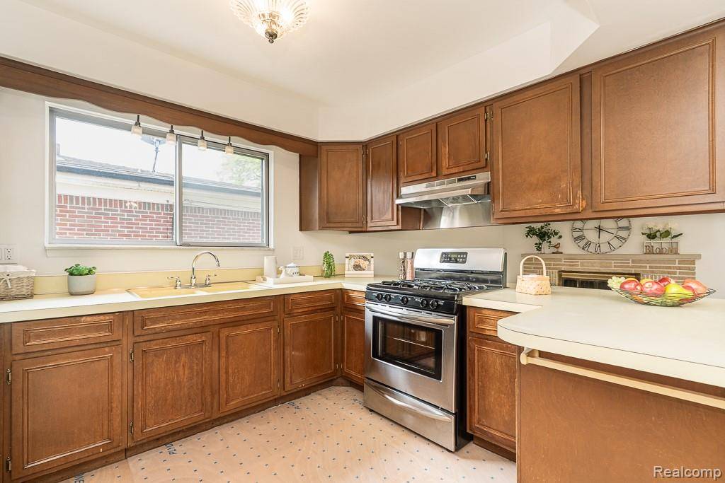Warren, MI 48088,32353 Gainsborough Drive