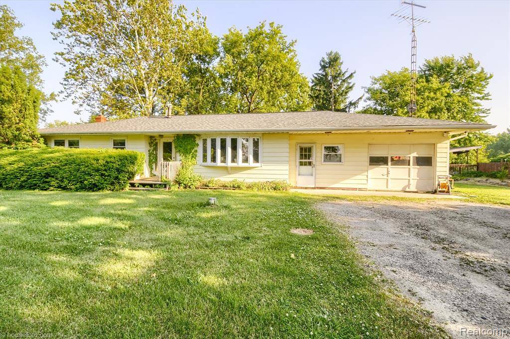 3293 W Oregon Road, Lapeer, MI 48446