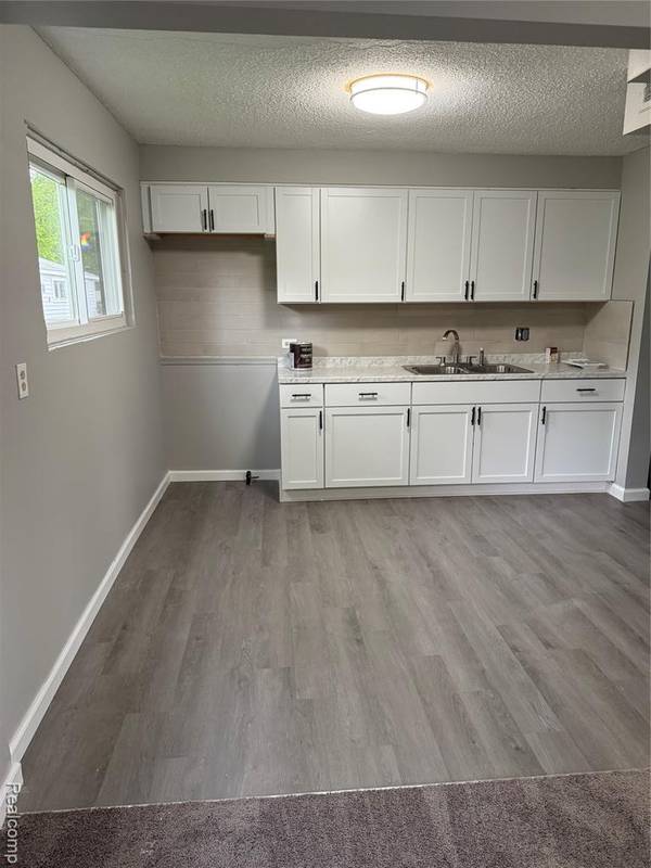 Dearborn, MI 48186,31637 Grand Traverse Street