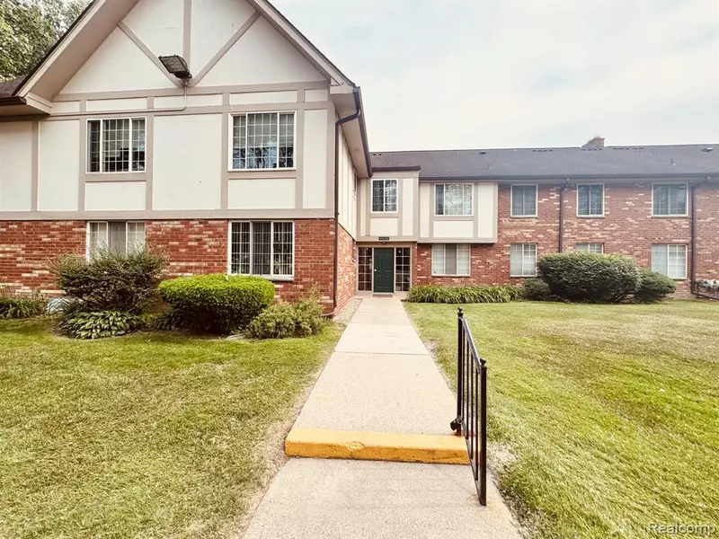 30256 Southfield Road, Southfield, MI 48076