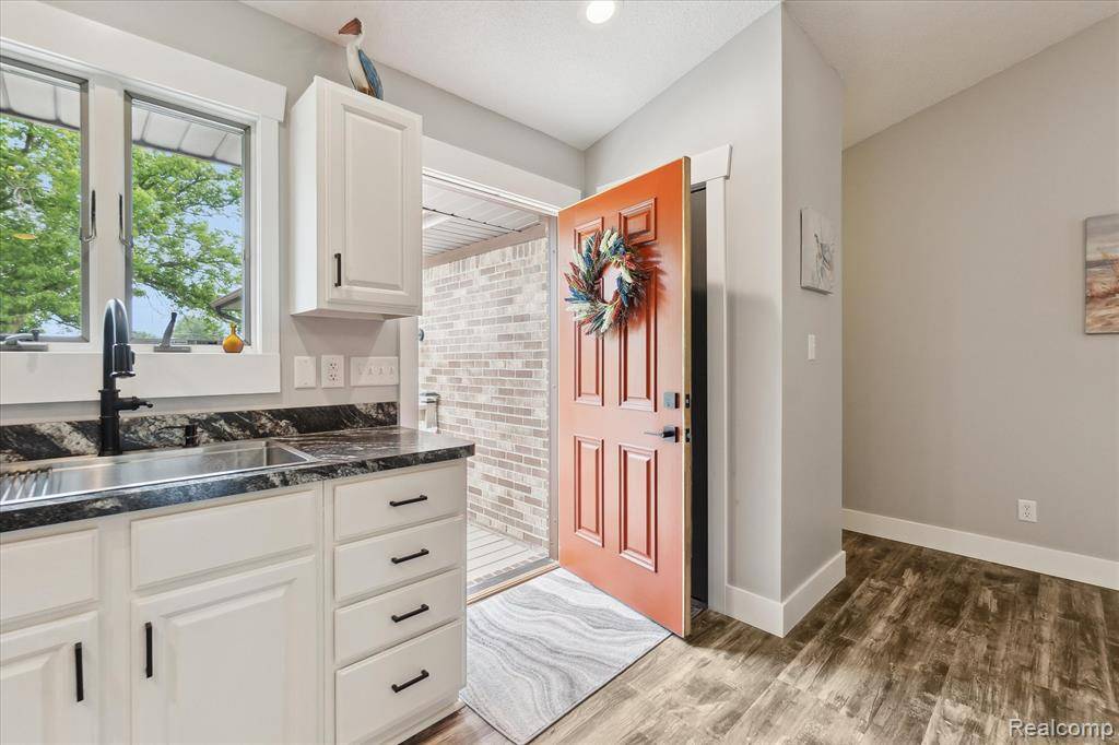 3328 S Vassar Road, Burton, MI 48519