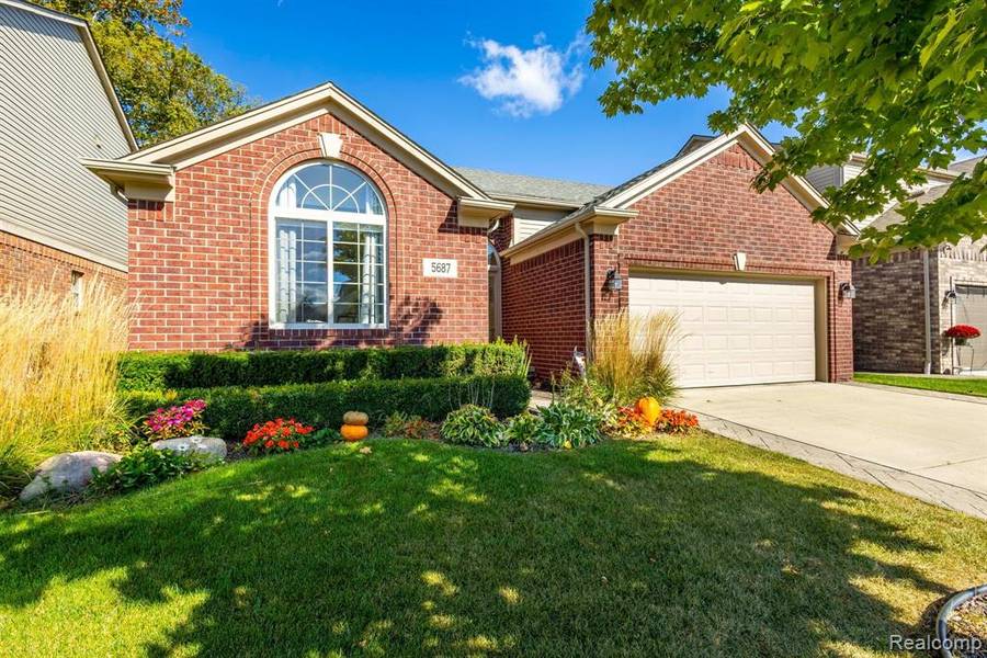 5687 GREGORY Drive, Utica, MI 48317