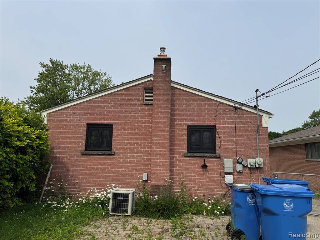 Dearborn Heights, MI 48127,6604 Colonial Street