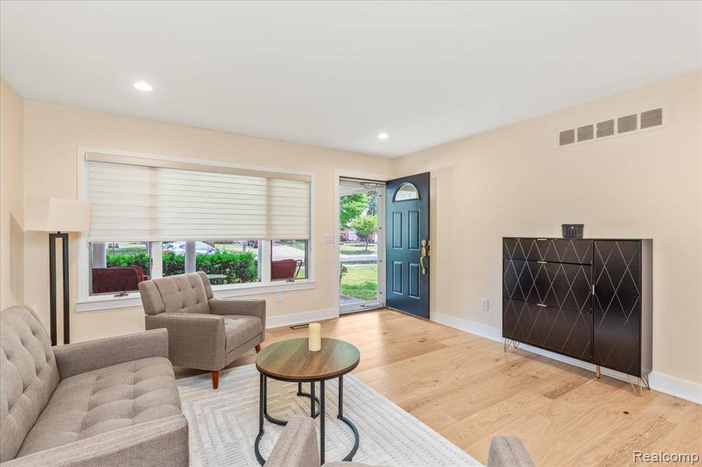 Troy, MI 48085,2096 Highbury Drive