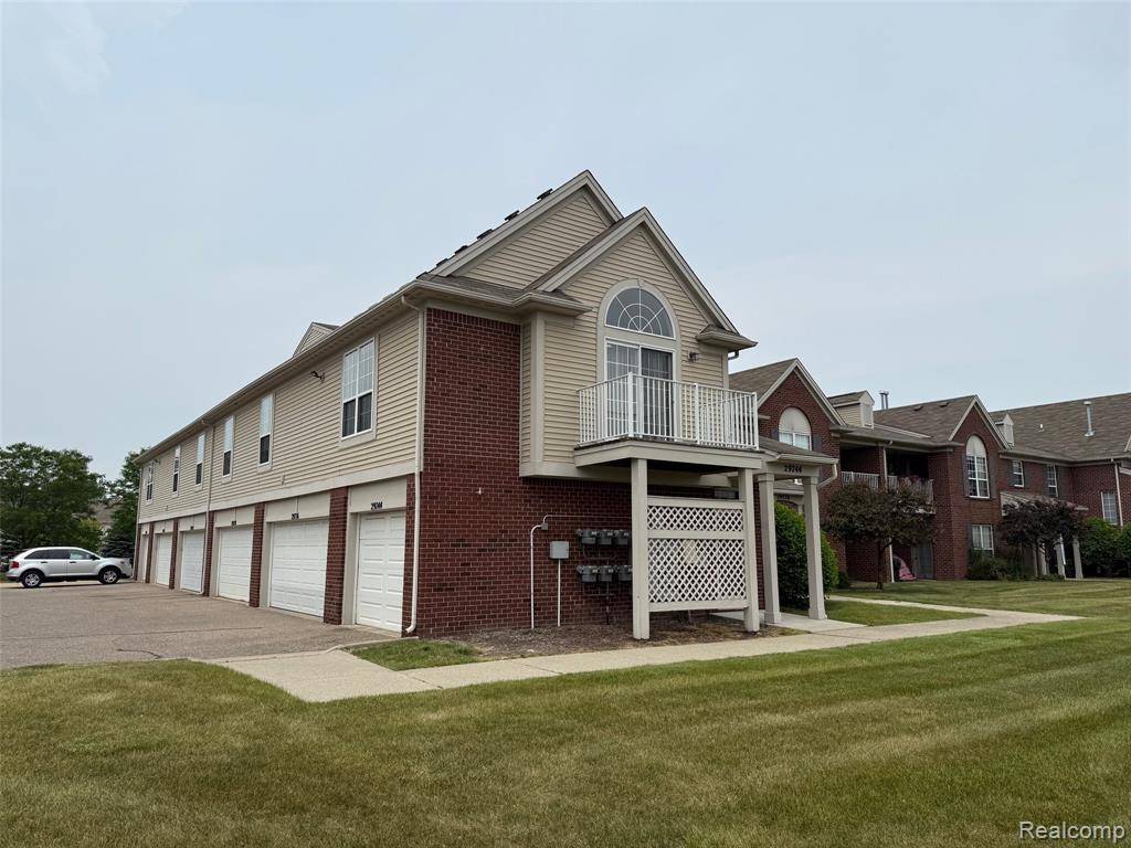 29744 Heritage Parkway, Warren, MI 48092