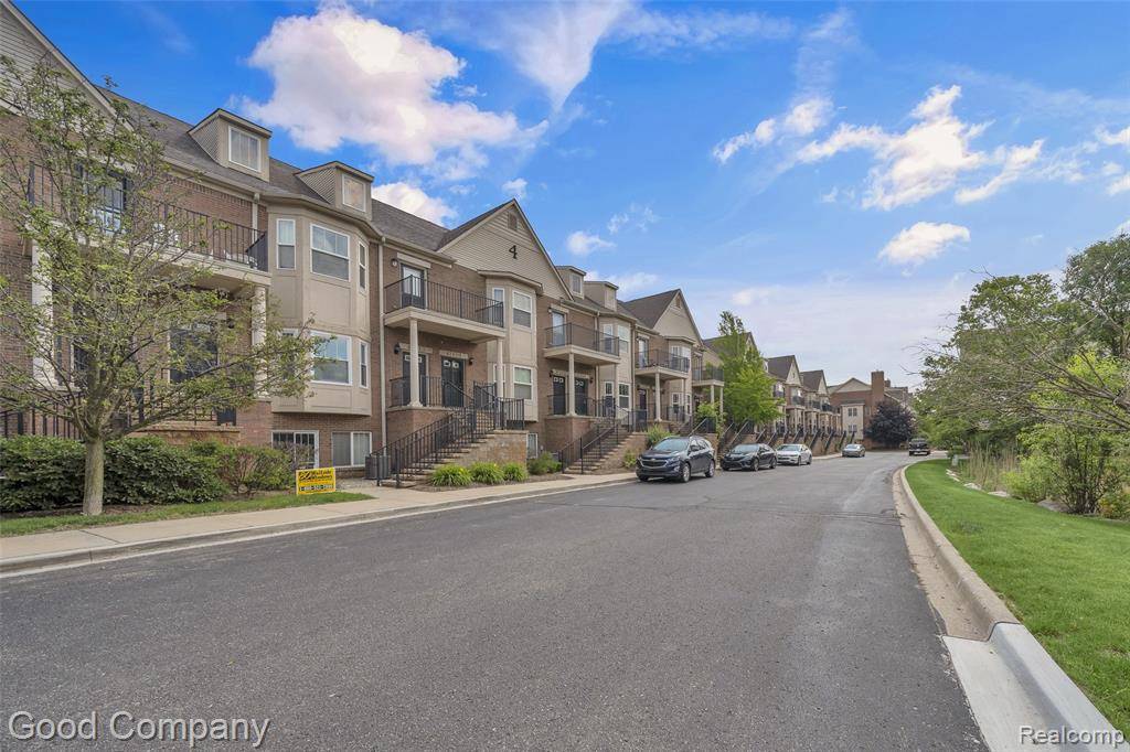 Novi, MI,41606 Hamlet Lane